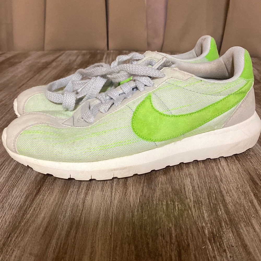 Nike Retro sneakers tennis shoes